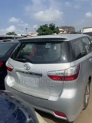 Toyota Wish 2012 Silver
