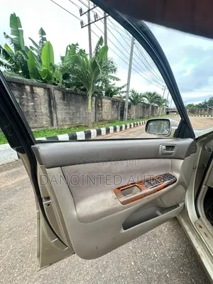 Toyota Camry 2004 Gold