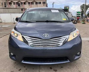 Toyota Sienna 2016 Blue