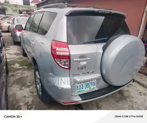 Toyota RAV4 2010 Silver