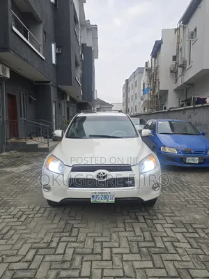 Toyota RAV4 2012 White
