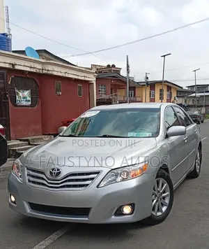 Toyota Camry XLE V6 4dr Sedan (3.5L 6cyl 6AM) 2010 Silver