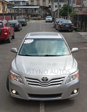 Toyota Camry XLE V6 4dr Sedan (3.5L 6cyl 6AM) 2010 Silver