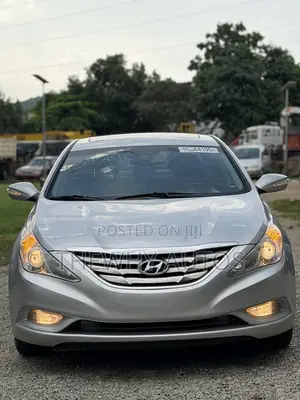 Hyundai Sonata Limited Sedan FWD (2.4L 4cyl 6A) 2013 Silver