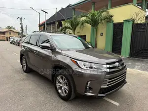 Toyota Highlander XLE V6 4x2 (3.5L 6cyl 6A) 2016 Gray
