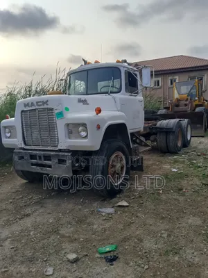 Mack Trailer Head 1988 White