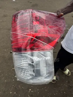 Tundra 2008 Head Light