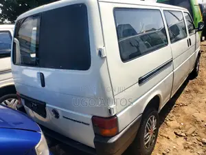 Volkswagen LT 2000 White