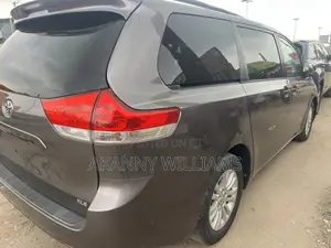 Toyota Sienna XLE AWD 7-Passenger 2013 Gray