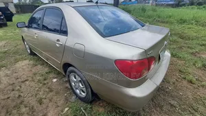 Toyota Corolla LE 2005 Gold