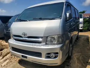 Toyota HiAce 2013 Silver