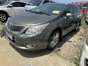Toyota Avensis 2011 Gray