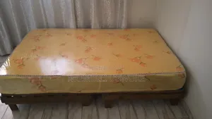 4 by 6 Mattress With Wood Platform