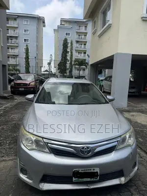 Toyota Camry SE 4dr Sedan (2.5L 4cyl 6A) 2012 Silver