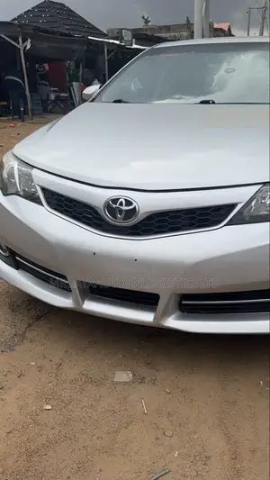Toyota Camry SE 4dr Sedan (2.5L 4cyl 6A) 2013 Silver
