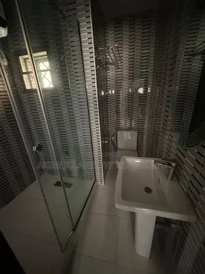 4bdrm Duplex in In An Estate for rent