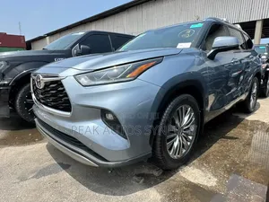 Toyota Highlander 2022 Blue