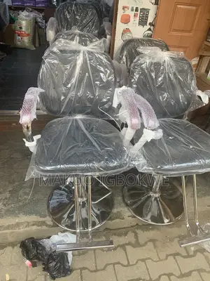 Rotatable Salon Chair With Footrest