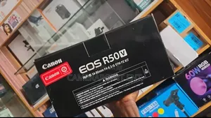 Canon R50 V