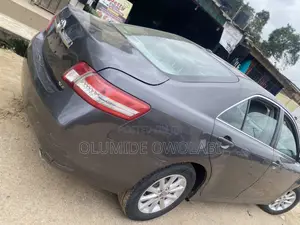Toyota Camry XLE 4dr Sedan (2.5L 4cyl 6AM) 2010 Gray