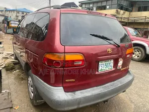 Toyota Sienna 2000 Red