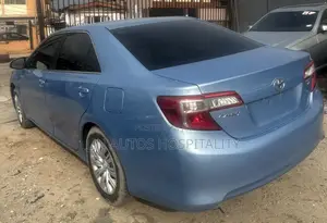 Toyota Camry LE 4dr Sedan (2.5L 4cyl 6A) 2013 Blue