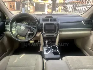 Toyota Camry LE 4dr Sedan (2.5L 4cyl 6A) 2013 Blue