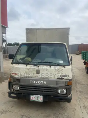 Toyota Dyna 100 Box Truck 1990 White for Sale