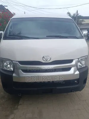 Toyota HiAce 2015 White