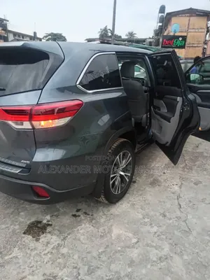Toyota Highlander 2019 Blue