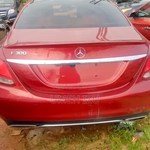 Mercedes-Benz C300 2016 Red