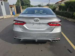 Toyota Camry SE 2021 Silver
