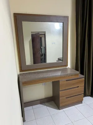 Quality Dressing Mirror Table