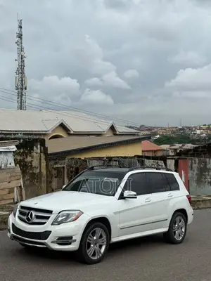 Mercedes-Benz GLK-Class Base GLK 350 4dr AWD 4MATIC (3.5L 6cyl 7A) 2015