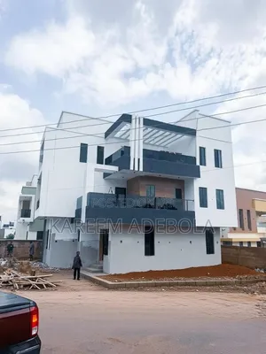 Furnished 5bdrm Duplex in Carlton Gate Estate, Akobo for sale