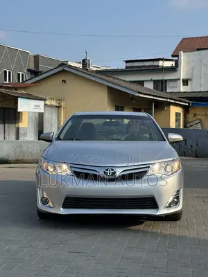 Toyota Camry XLE 4dr Sedan (3.5L 6cyl 6A) 2014 Silver
