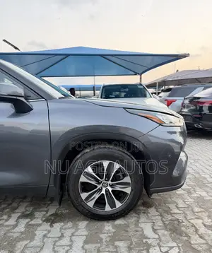 Toyota Highlander XLE AWD 2020 Gray