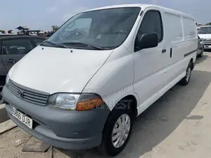 Toyota HiAce 2005 White