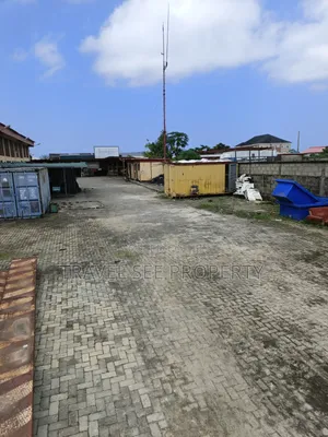 Space Garage / Workshops/ Parking
