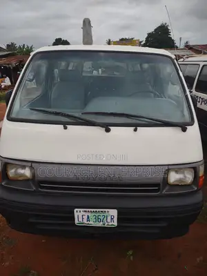 Toyota HiAce 2005 White