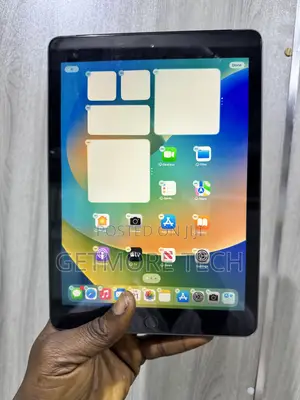 Apple iPad 9.7 32 GB Gray