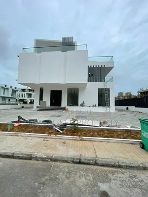 Furnished 5bdrm Mansion in Private Estate Lekki for sale