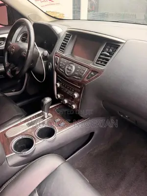 Nissan Pathfinder Platinum 4dr SUV 4WD (3.5L 6cyl CVT) 2014 Gray