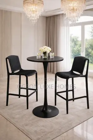 High Quality Restaurant Table With Two Barstools
