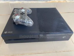 UK Used Xbox One With 8 Offline Games , an Adapter and a Wired Pad