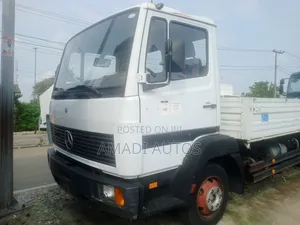 Mercedes-Benz Vario Flatbed Truck 814