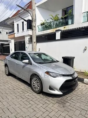 Toyota Corolla LE (1.8L 4cyl 2A) 2019 Silver