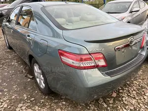 Toyota Camry XLE 4dr Sedan (2.5L 4cyl 6A) 2011 Green