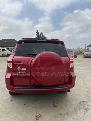 Toyota RAV4 2010 Red