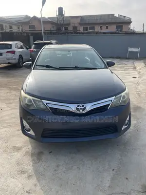 Toyota Camry XLE 4dr Sedan (2.5L 4cyl 6A) 2014 Blue